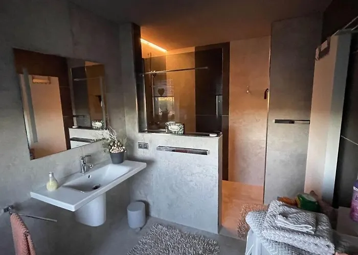 Place To Be Modern Retreat *